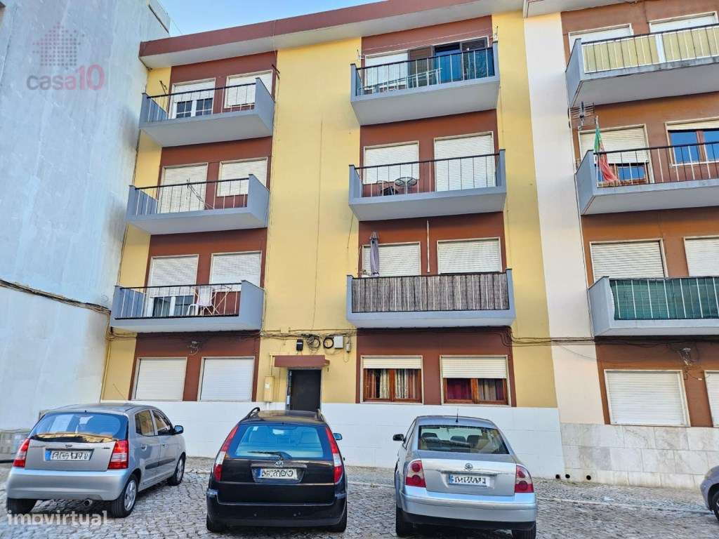 Apartamento T2, arrendado, para venda na Baixa da Banheira - Grande imagem: 1/8