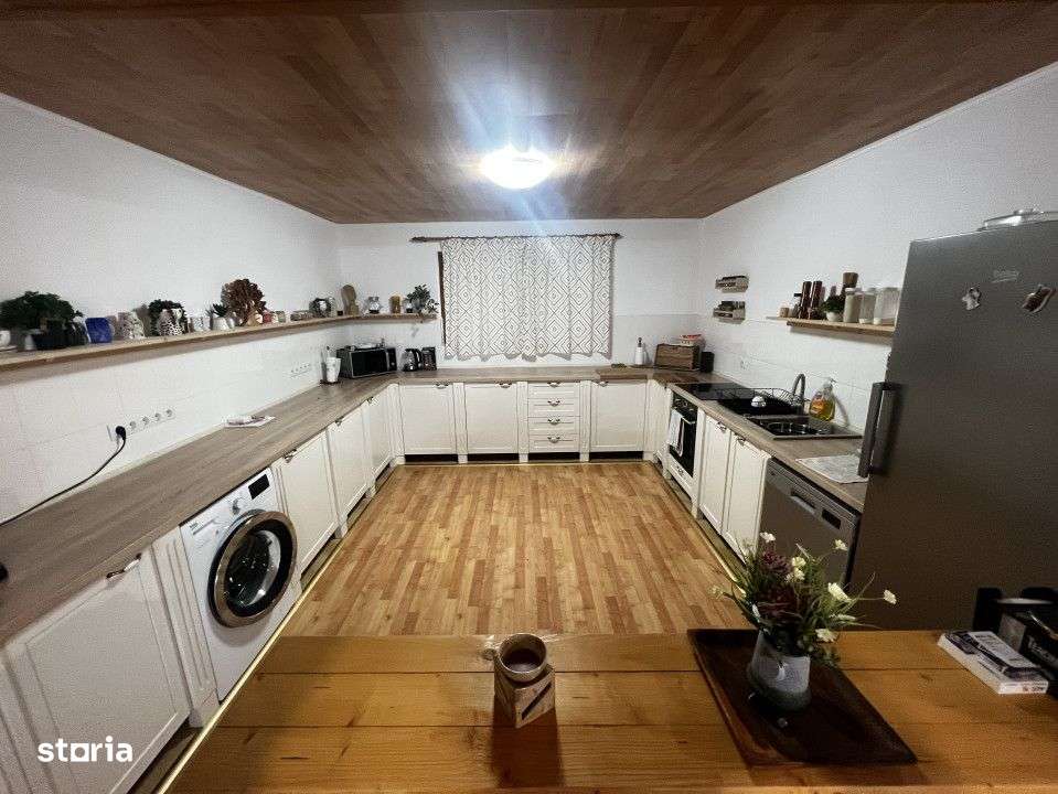 Cabana din Busteni, 320 mp utili, 1500 mp de teren, zona Belis - Imagine principală: 5/19