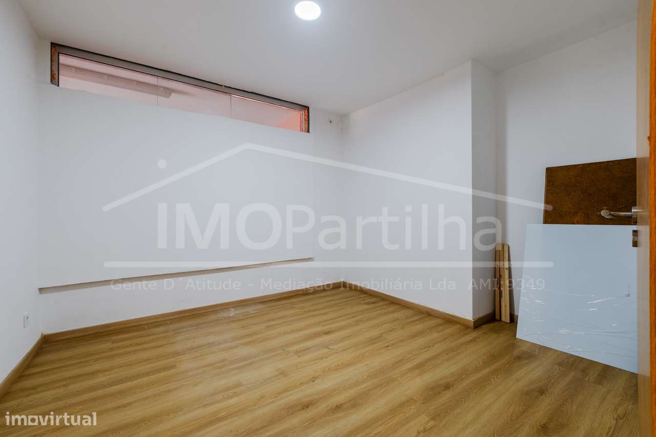 Loja Transformada em T3 no Monte Abraão - Queluz - Grande imagem: 4/12