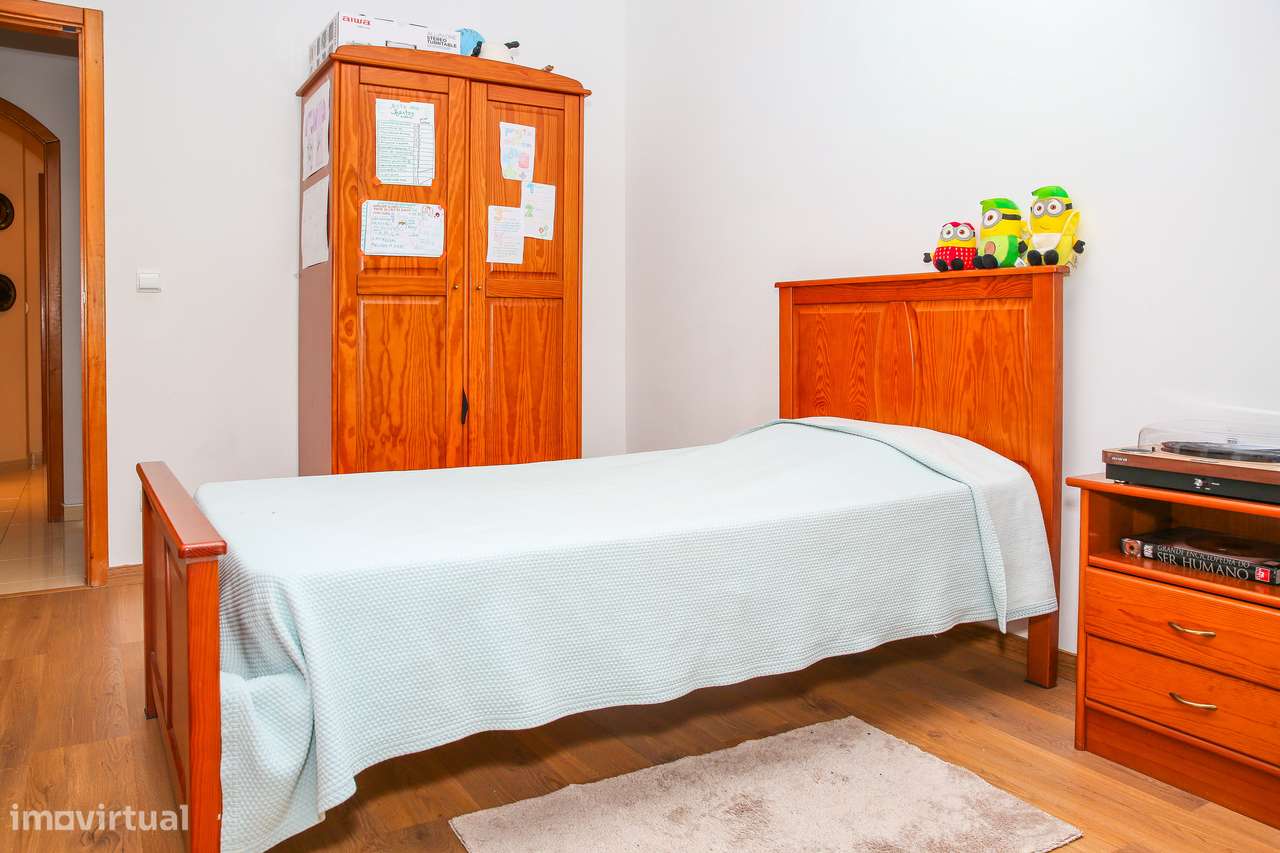 Excelente apartamento T3 com 111m2 no centro da Abrigada-40