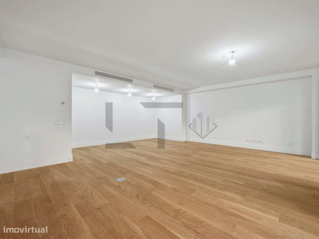 Apartamento T3 com Garagem para Venda junto à Av. da Liberdade, Lisboa-4