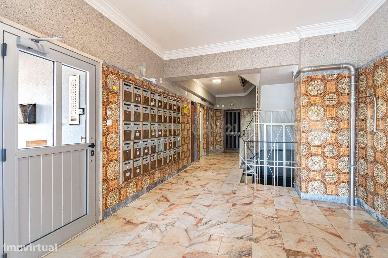 Apartamento T2+1 na Arroja com Varanda e Elevador-14