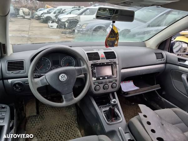 Dezmembram Volkswagen Golf V, an 2005, 1.9 TDI cod BXE, cutie manuala 5+1 - 2