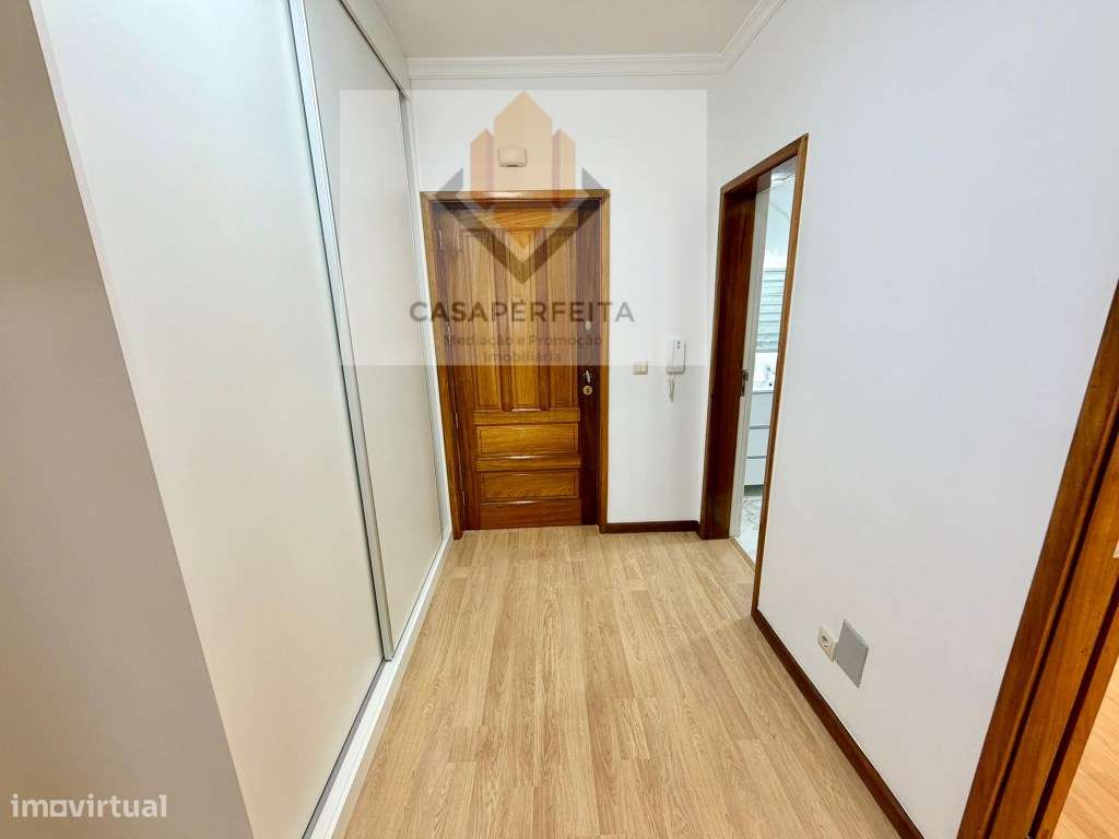 Fabuloso T2 Renovado com 100m2 - Próximo à Nova Linha de Metro e Es...-8