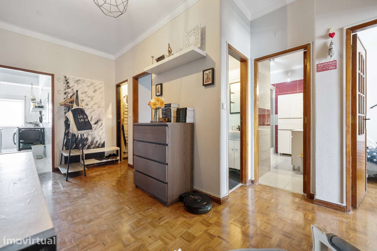 Apartamento T3 Transformado em T2 com Vista sobre o Rio Tejo-24