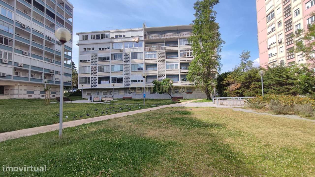 Espaço de Estacionamento em Alvalade, Lisboa-0