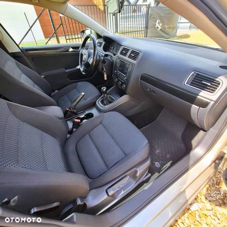 Volkswagen Jetta 1.6 TDI Comfortline - 14