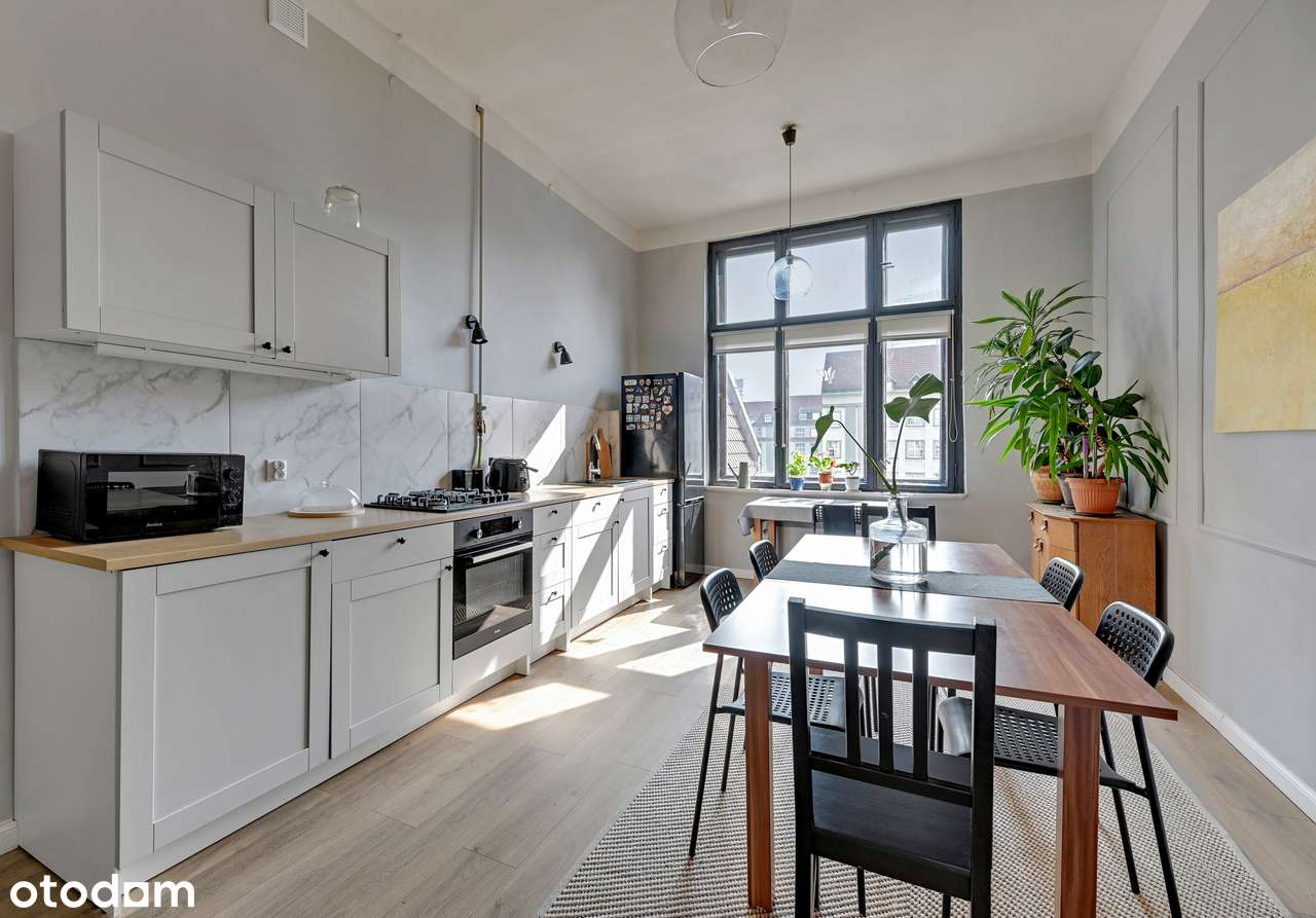 Ikona Gdańska za oknem | Przestronne mieszkanie w kamienicy 109 m²-5