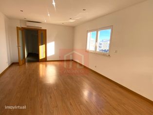 Moradia T4+1 geminada com Piscina, Terraços e Garagem - Atalaia, Mo... - Grande imagem: 2/37