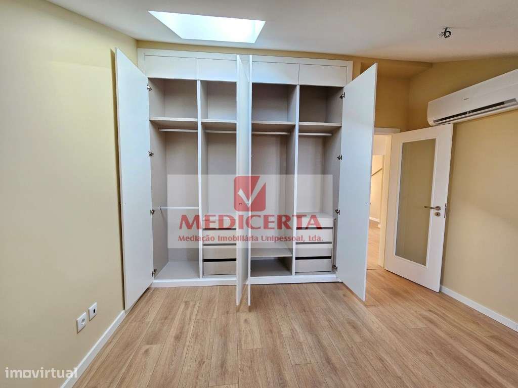 Massamá - Centro T3 Duplex(140m2) Totalmente remodelado-22