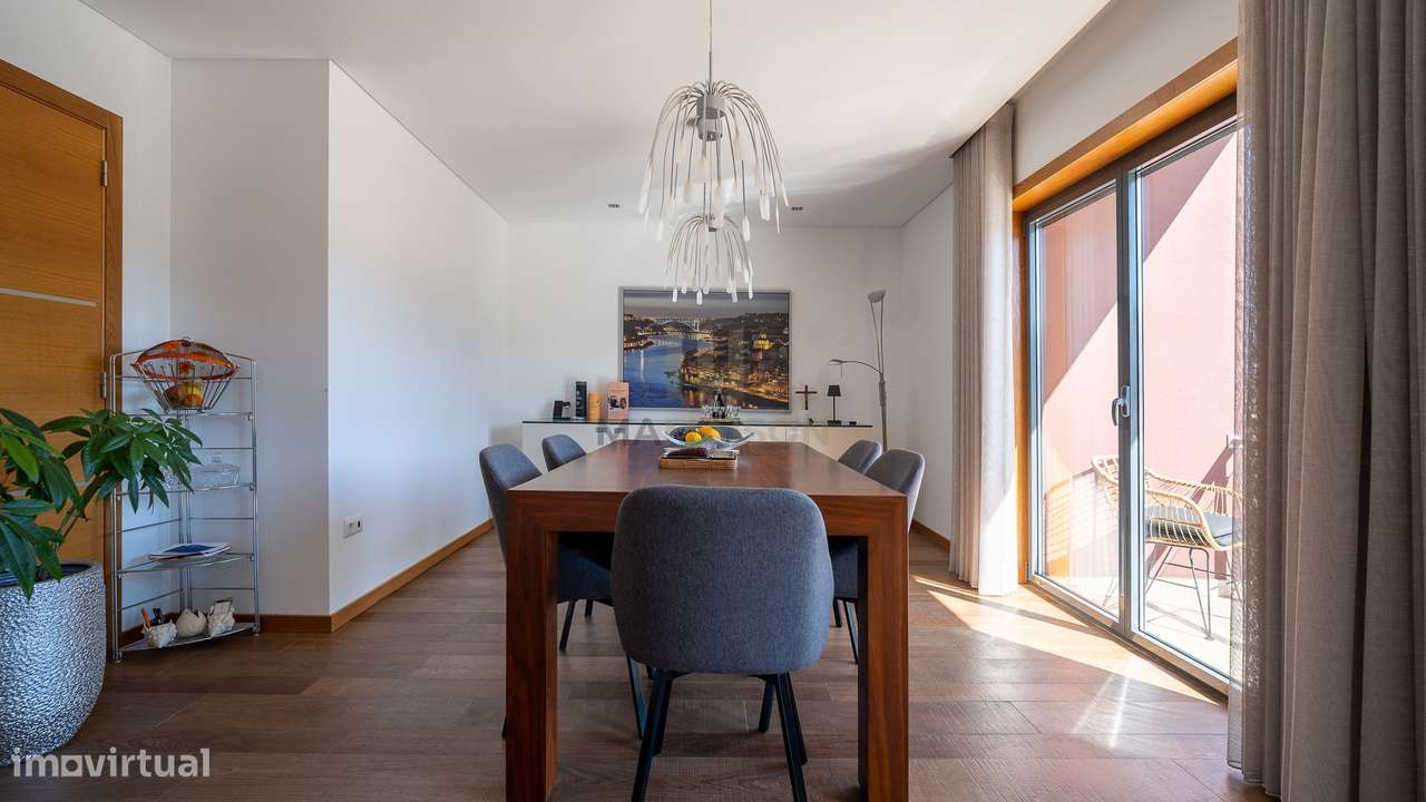 Moradia T4 de Luxo / Centro de Lamego / Jardim e Garagem-7