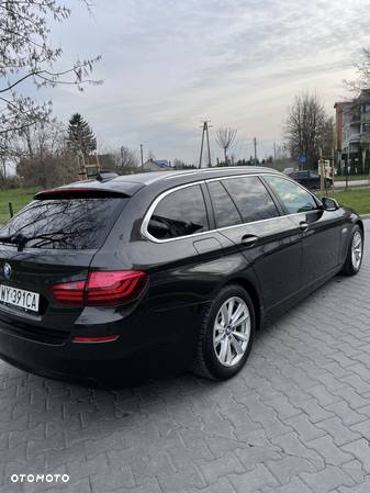 BMW Seria 5 525d Touring - 6