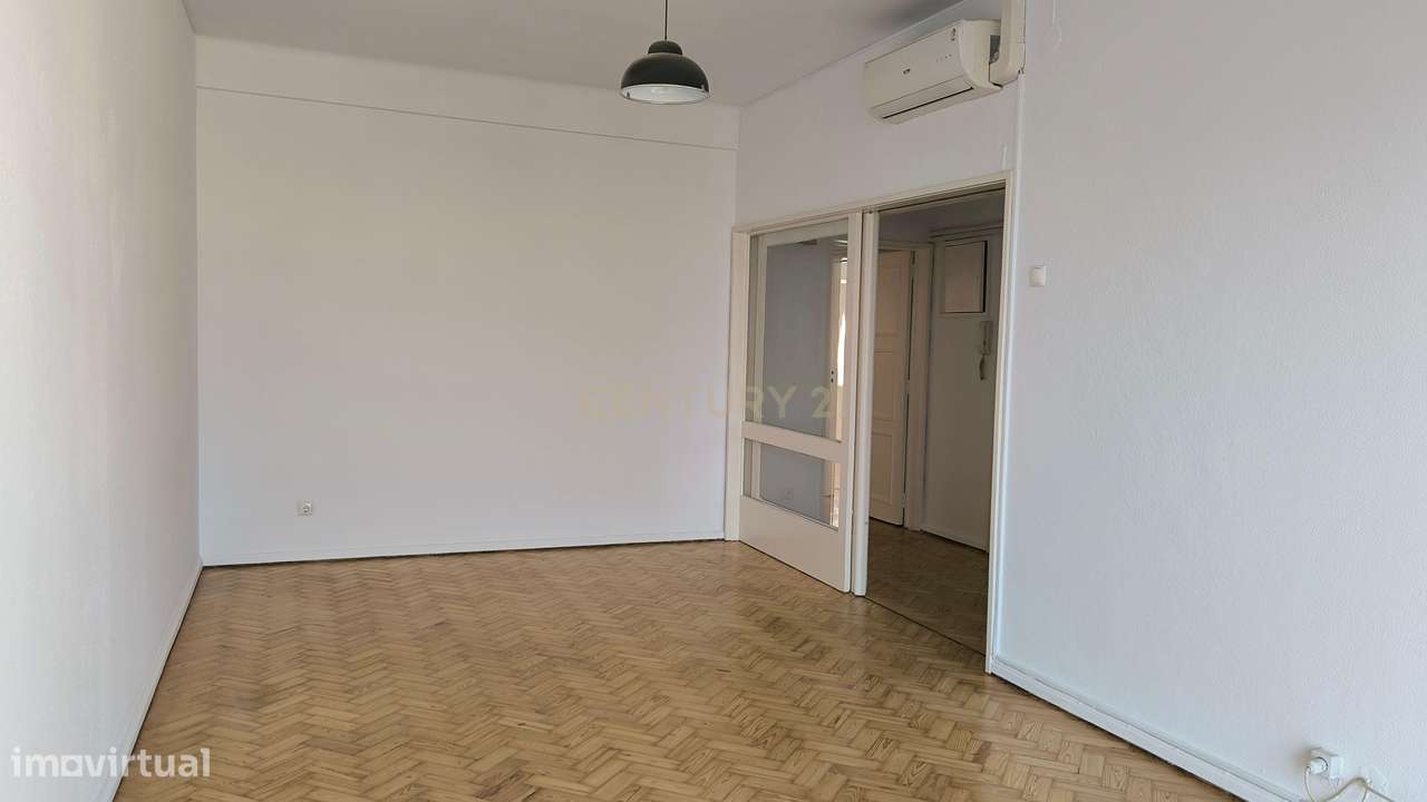 Arrendamento - T2+1 com vista deslumbrante sobre Lisboa e o Rio Tejo – - Grande imagem: 4/15