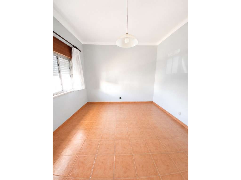Moradia com 232 m², terreno de 630 m², piso inferior ao nível do ja...-5