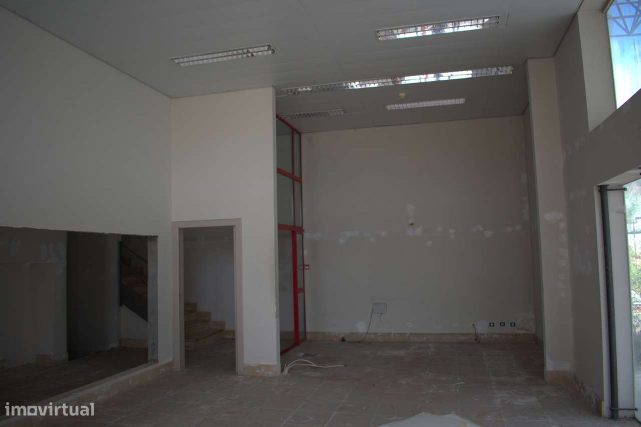 Espaço comercial de 451m² com estacionamento-6