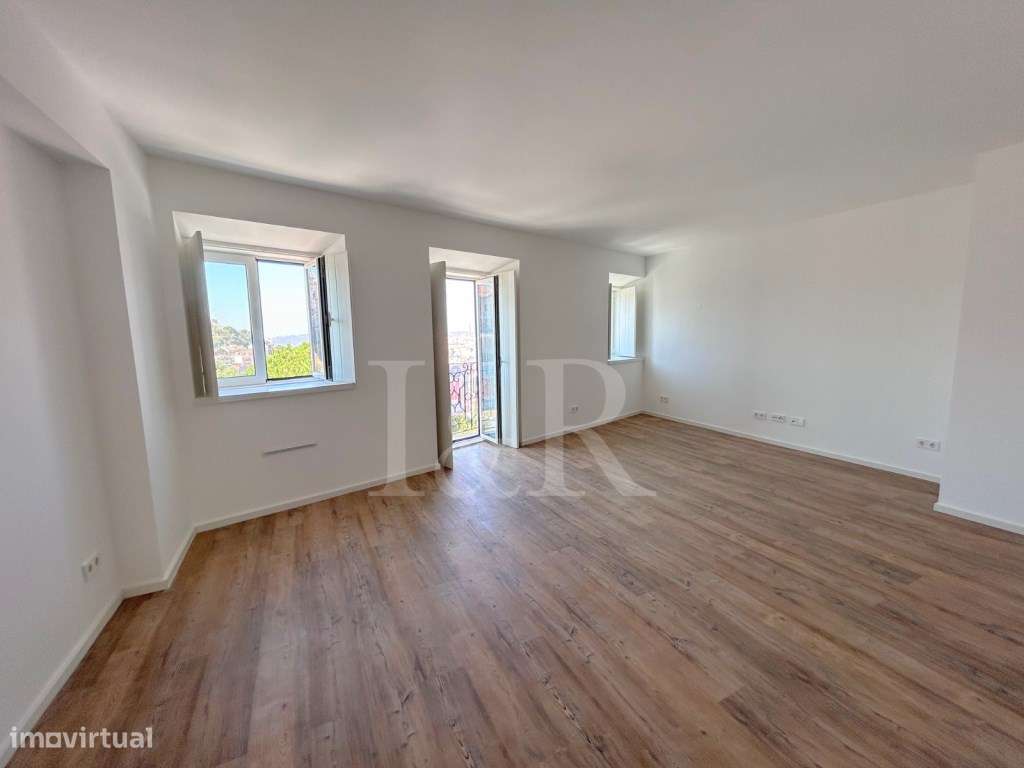 Apartamento T3 duplex com terraço e vista rio na Graça, Lisboa - Grande imagem: 3/36