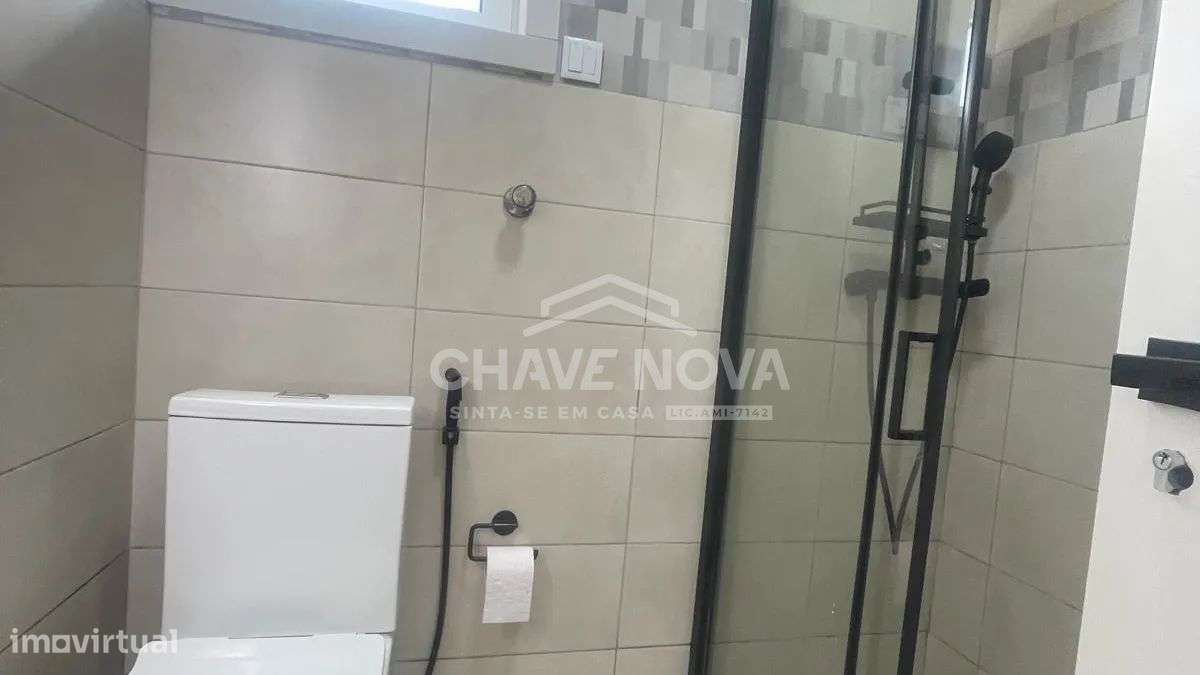 Moradia T4 Totalmente Remodelada em Águas Santas-15