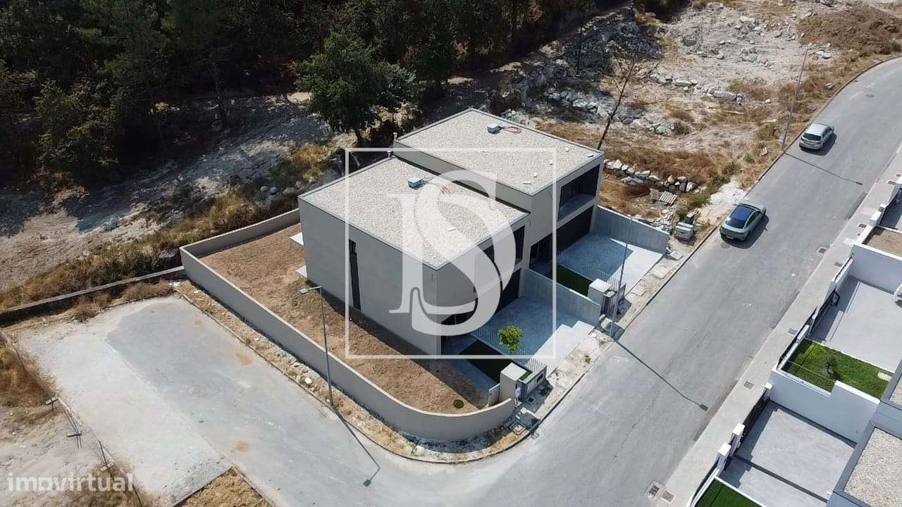 Vivendas T3 em banda situadas em Lanhoso- Póvoa de Lanhoso - Grande imagem: 4/54