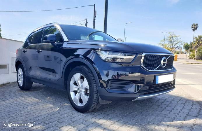 Volvo XC 40 2.0 D4 Momentum Plus AWD - 4