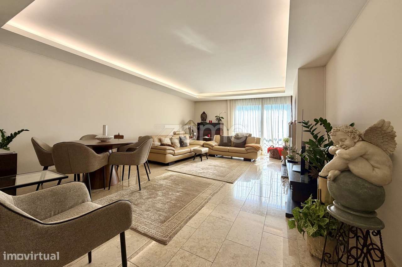 Luxuoso T4 | Prémio de Arquitectura | Centro de Alcobaça - Grande imagem: 2/37