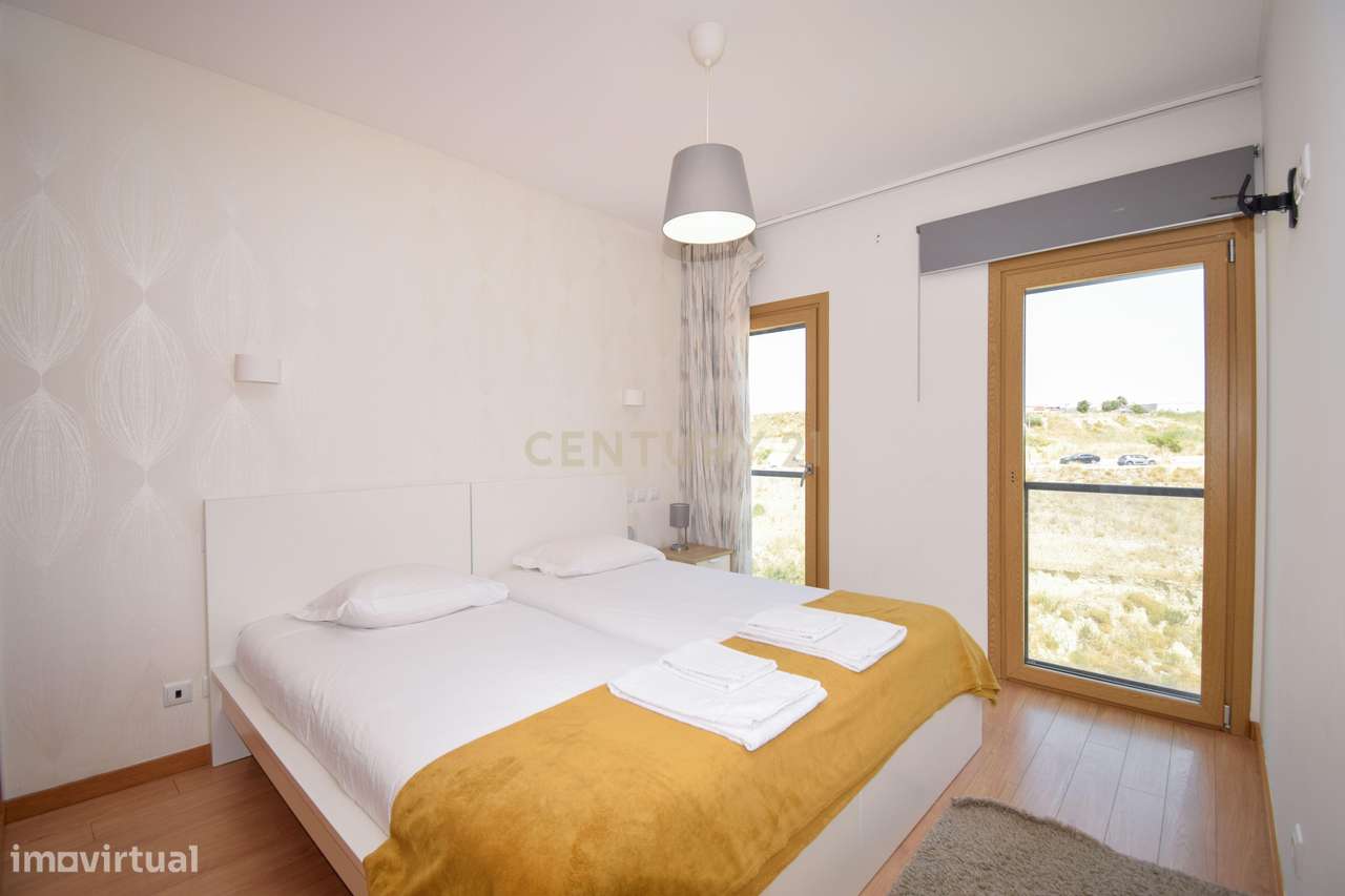 Apartamento T3 com Áreas Generosas e Vista Desafogada-16