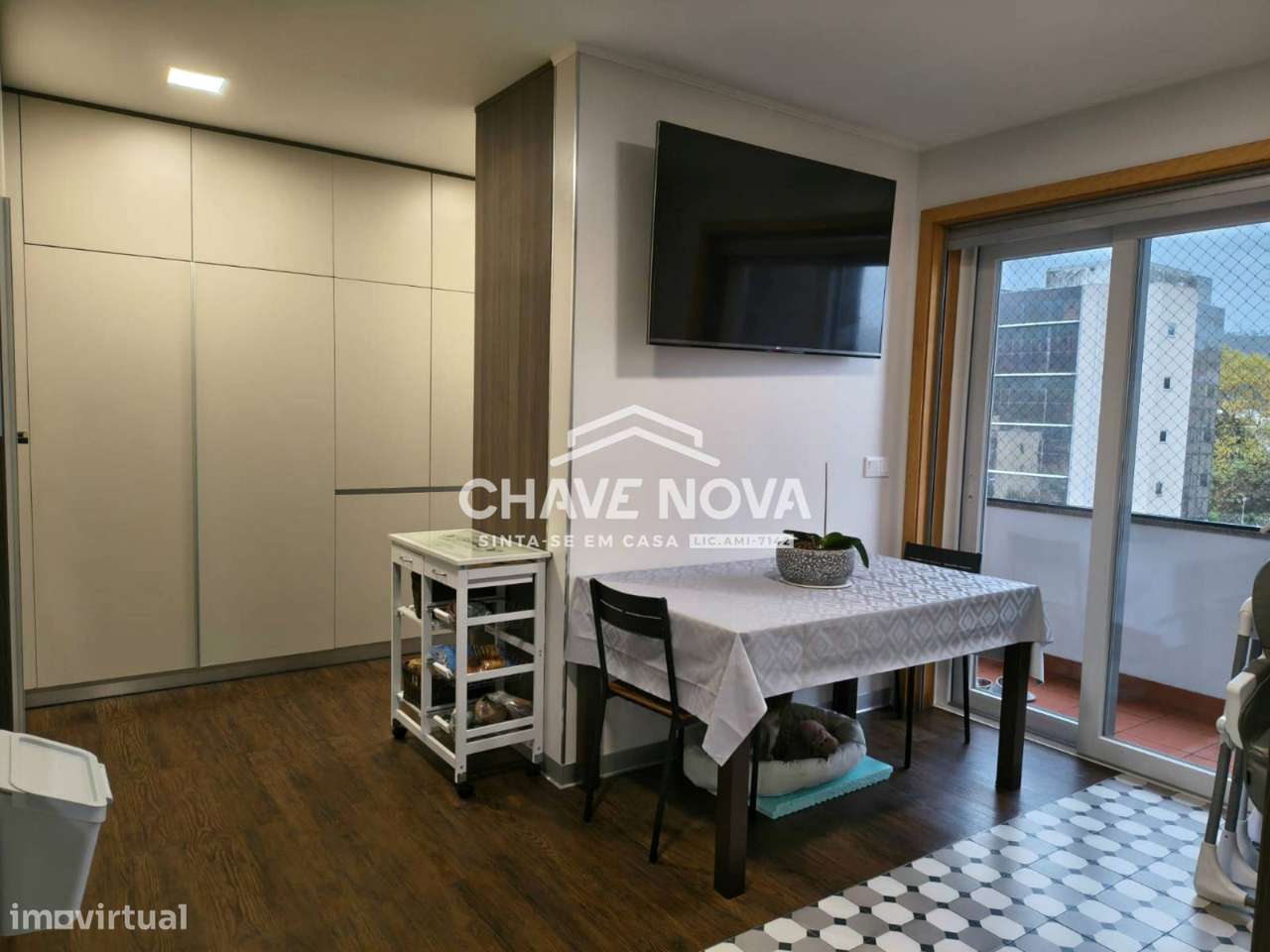 CP/Apartamento T3, com terraço e box 4 carros situado em Campo - Grande imagem: 4/60