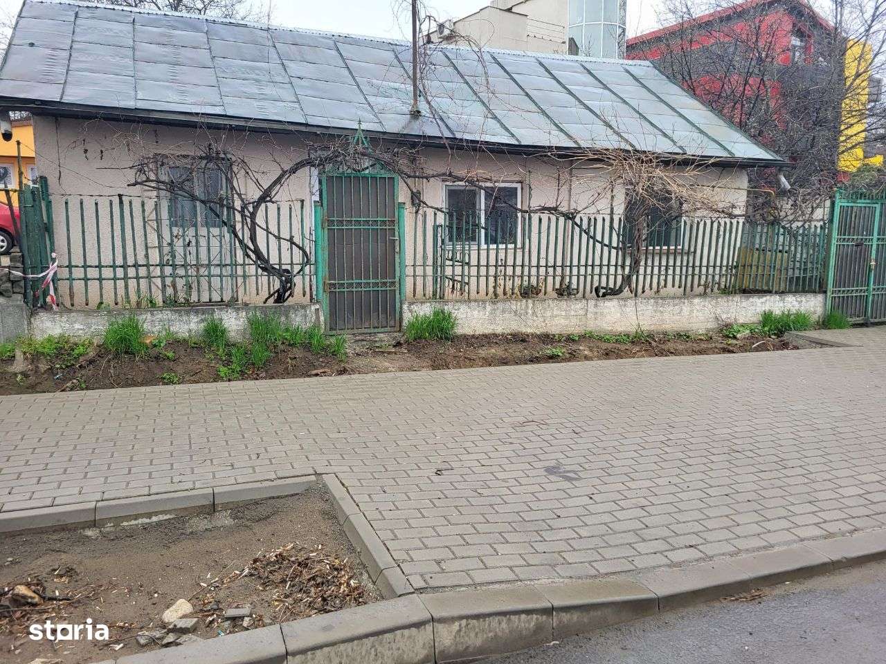 Casă de vânzare în Iași, zona Bucium Pleiada OMV Phoenix– teren 447m2 - Imagine principală: 3/8
