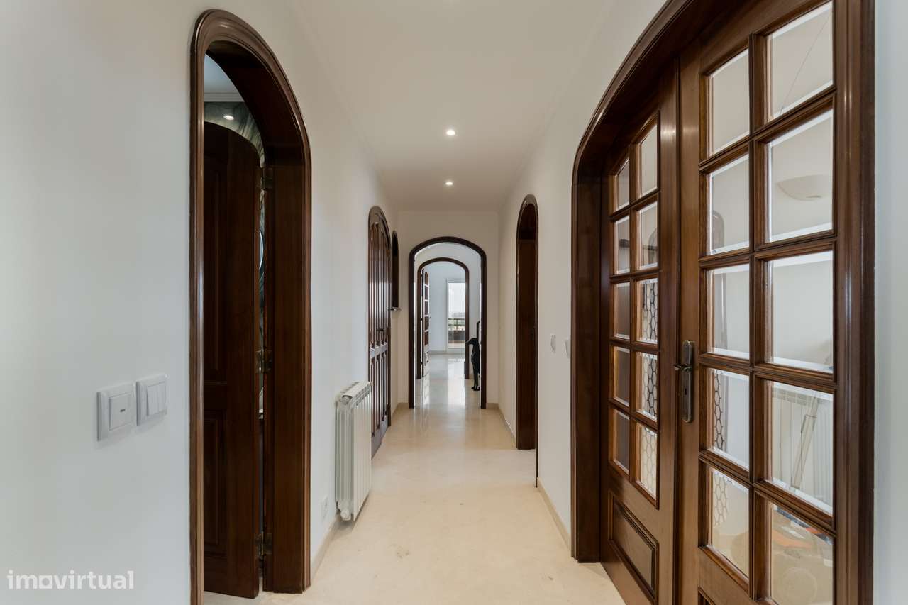 Viva o Sonho de Cascais: Duplex Exclusivo com Vista Mar!-29