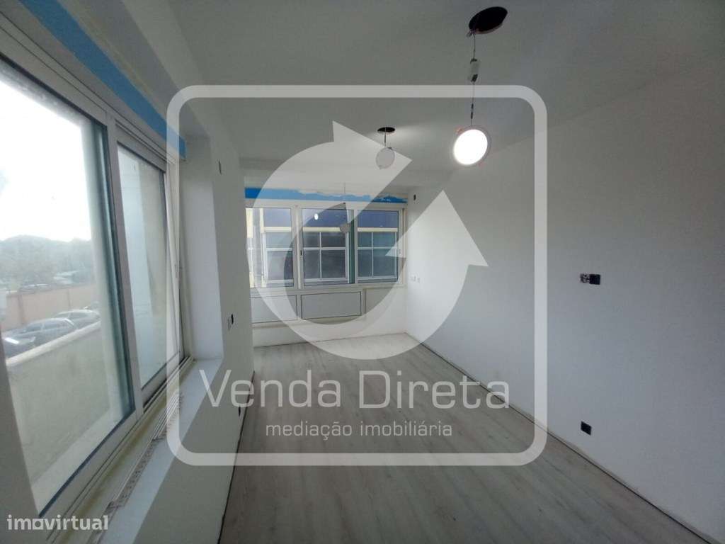 Apartamento T4 remodelado no Laranjeiro-24