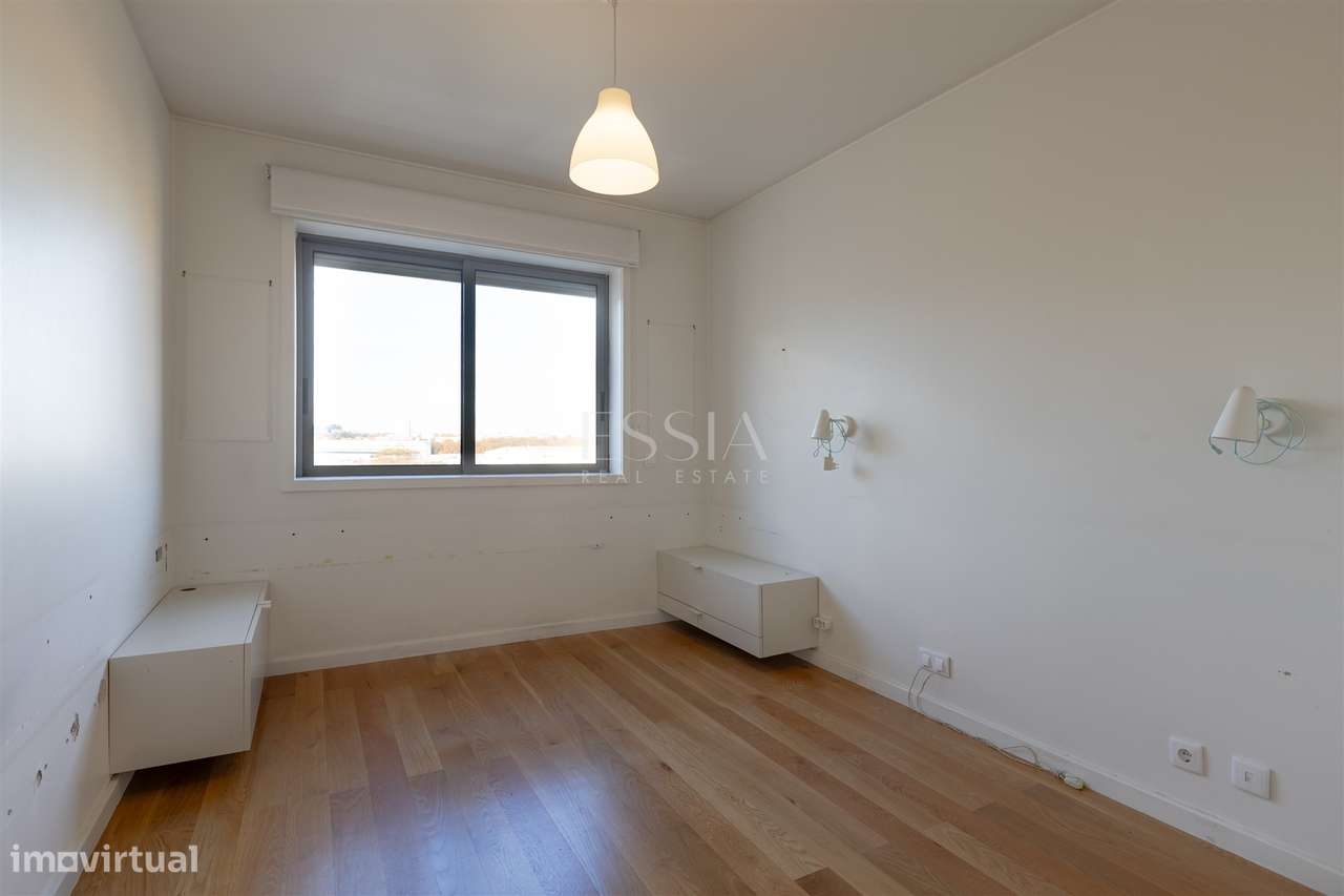 T3+1 com Varanda, 2 Lugares de garagem e Layout Personalizado, Ramalde-21