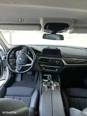 BMW Seria 5 518d Sport Line - 9