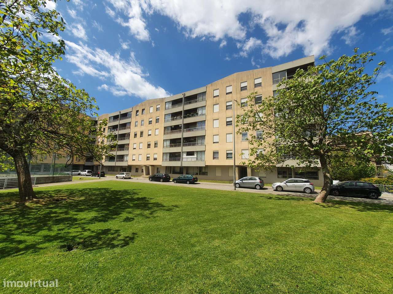 Apartamento T2 Com Varanda E Parqueamento Vila Nova De Gaia
