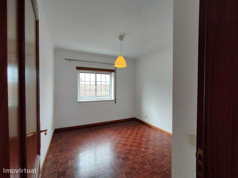 Arrendamento T3 com garagem - Grande imagem: 4/12