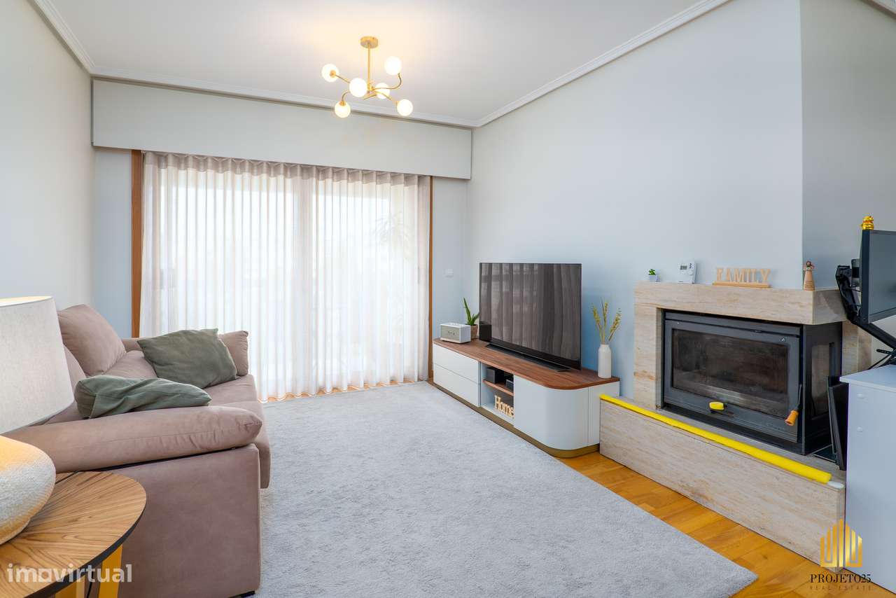 T2 Com Varanda Panorâmica em Urbanização Requintada, ao Aeroporto.-10