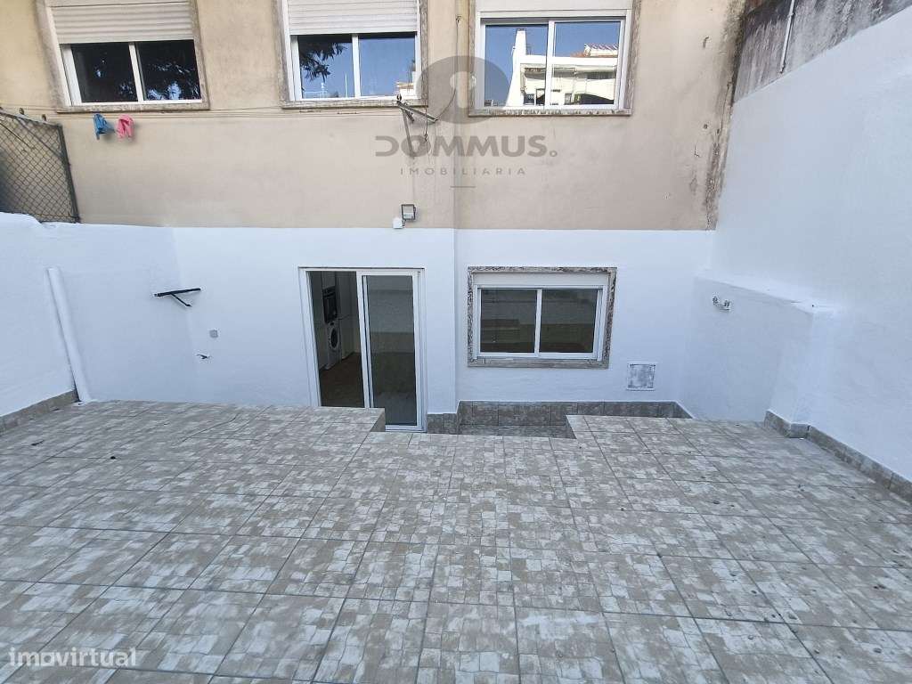 Apartamento T2 Totalmente Remodelado com Terraço e Arrecadação na V... - Grande imagem: 2/24