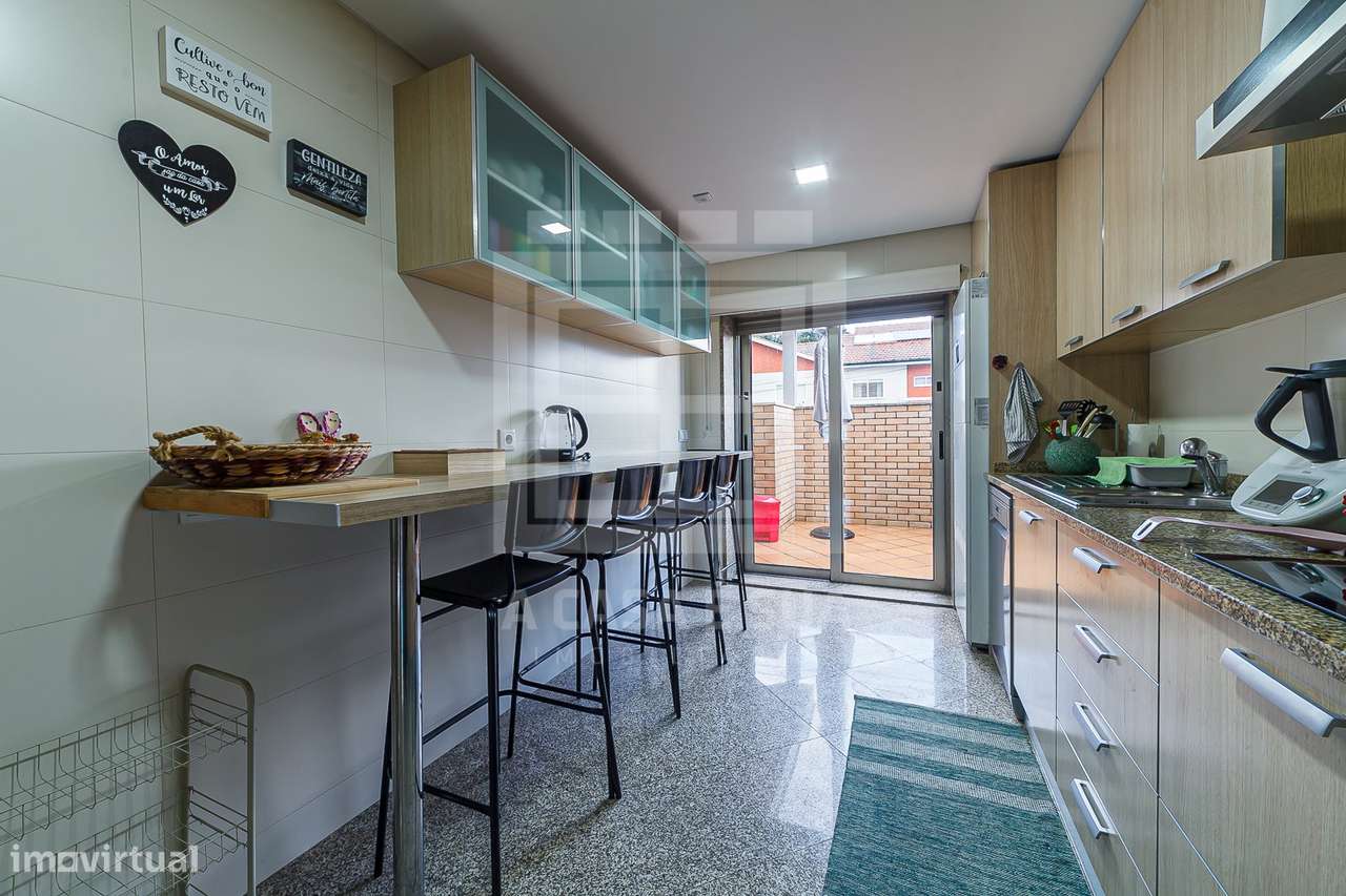 MORADIA T4+1 C/PISCINA EM COND FECHADO 3 FRENTES-40