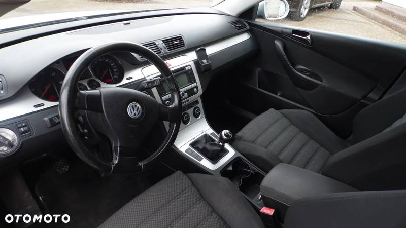 Volkswagen Passat 2.0 TDI Comfortline - 26