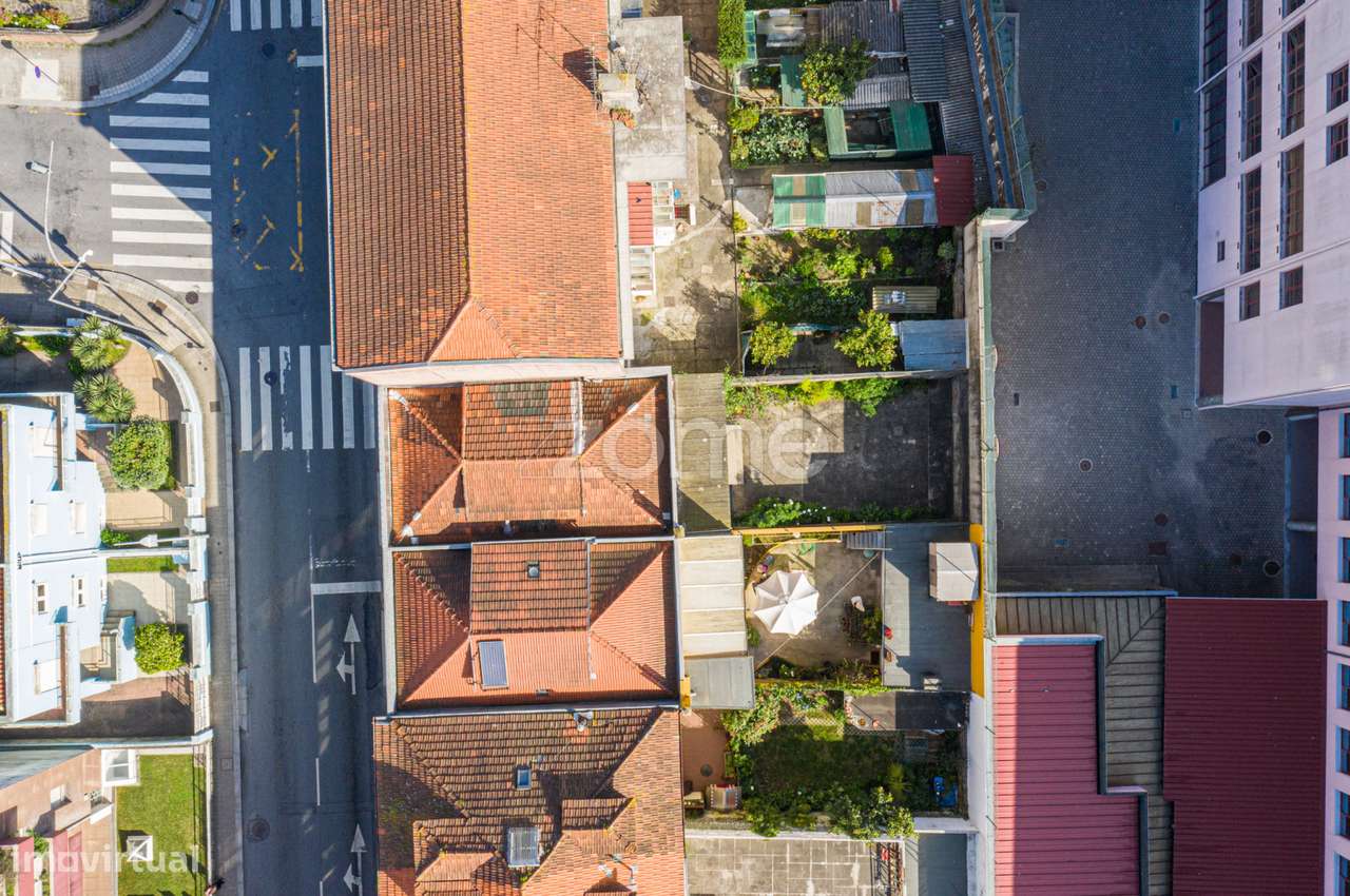 Moradia T6 na Rua do Amial (ao Colégio Luso-Francês) - Grande imagem: 5/52