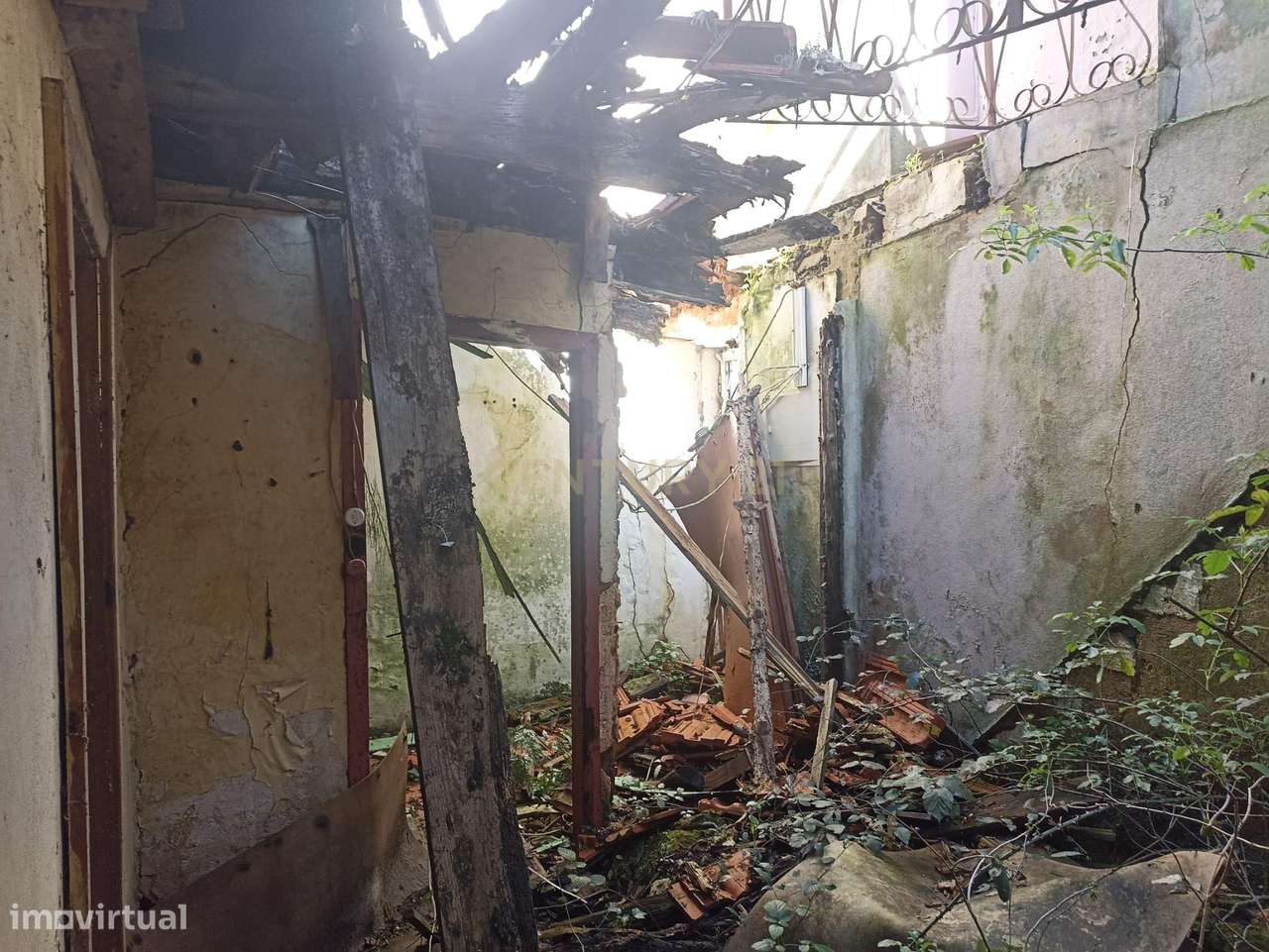 Moradia para reconstruir em zona residencial tranquila. - Grande imagem: 5/10