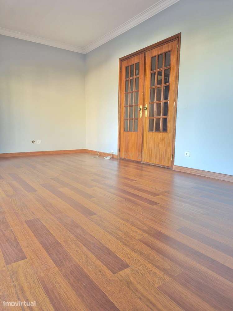 Moradia T3 + 1 com 3 pisos, sótão aproveitado* e logradouro com churra - Grande imagem: 4/55