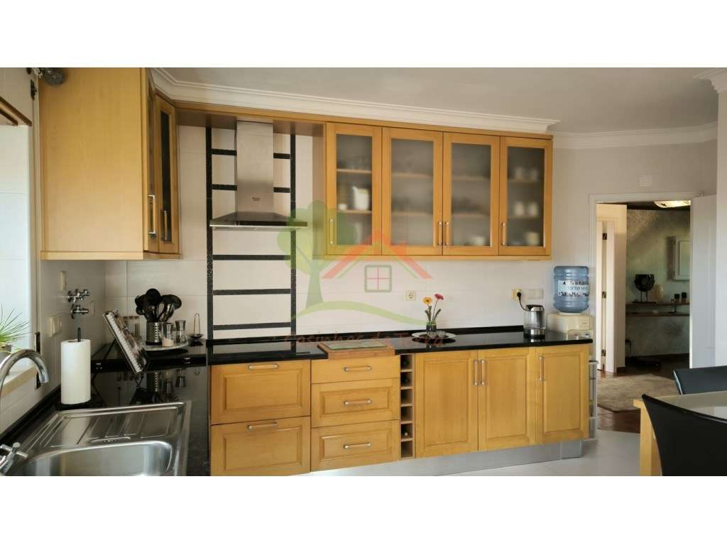 Moradia T5 com Vista de Mar Deslumbrante em Baleia, Carvoeira!-10