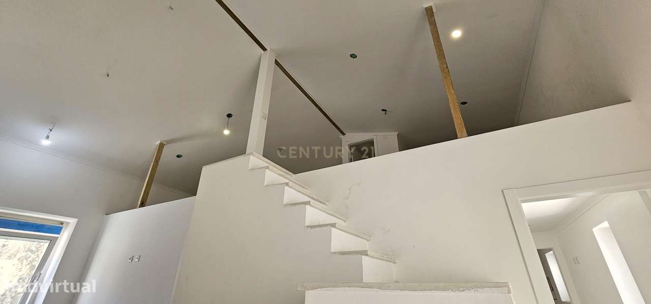 Moradia T2 + 1 no coração do bairro da Ajuda-25