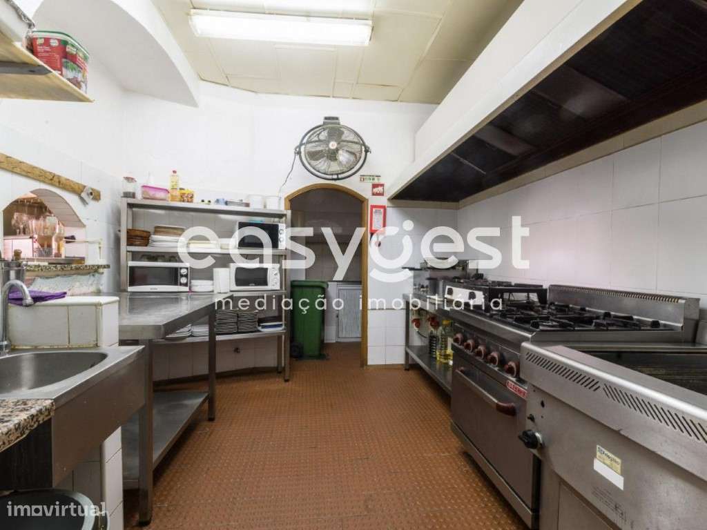 Restaurante com esplanada na Pç Marquês de Pombal em VR. Sto. António - Grande imagem: 4/13