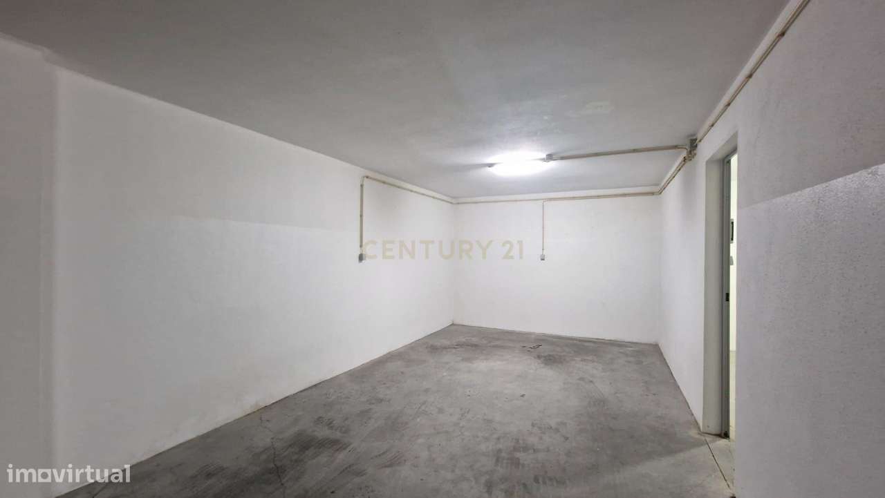 Garagem com arrumo fechado em Viseu - Grande imagem: 4/4