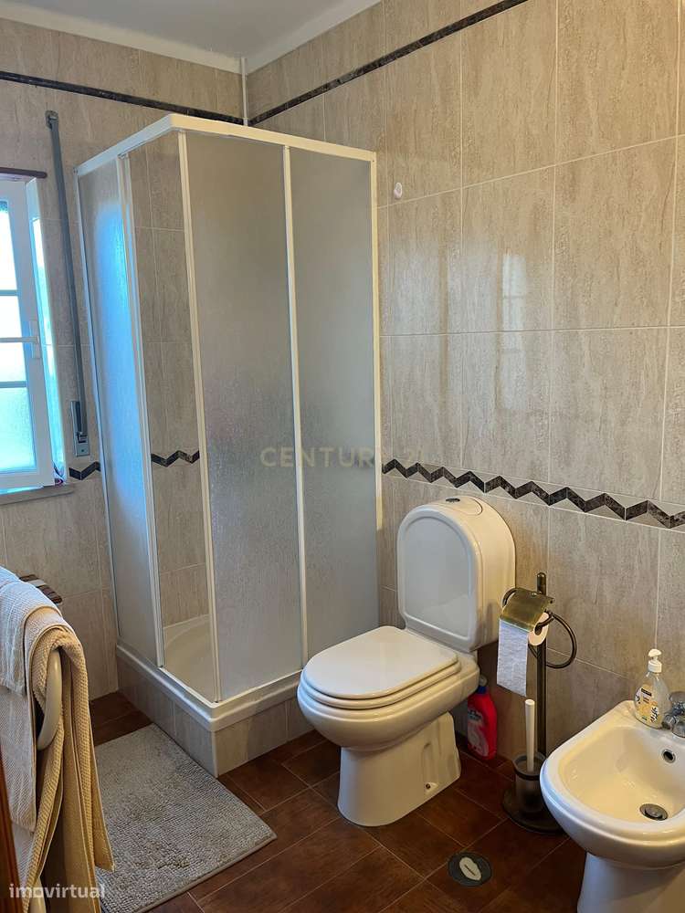 Moradia T4 em condomínio fechado com piscina, vista mar e walking dist-33