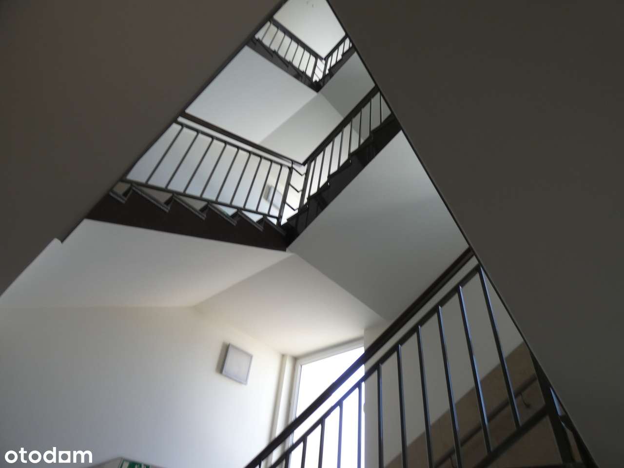 Wynajęty budynek biurowy-1