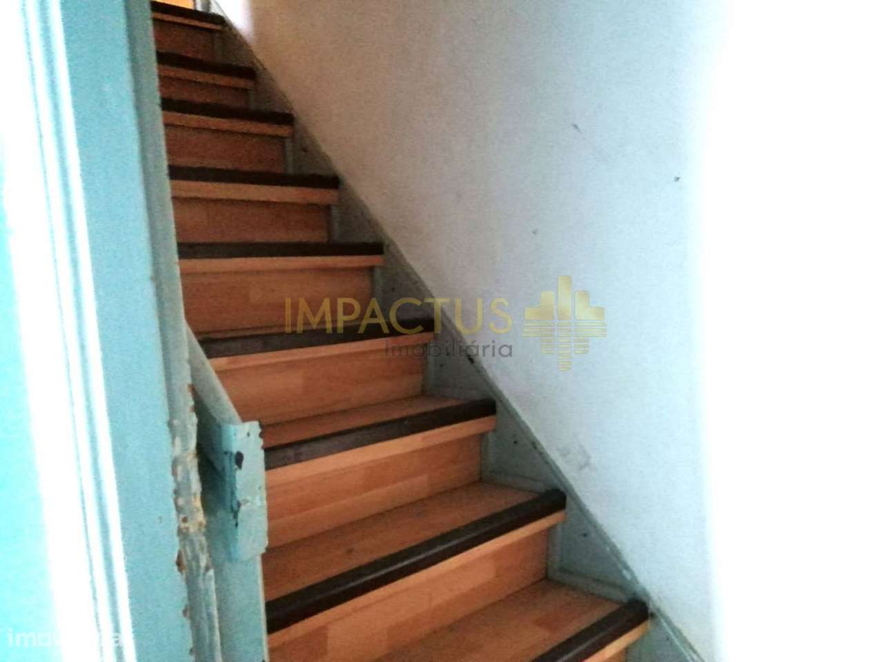 Moradia para restauro com inquilino próximo da Estação - Grande imagem: 2/29