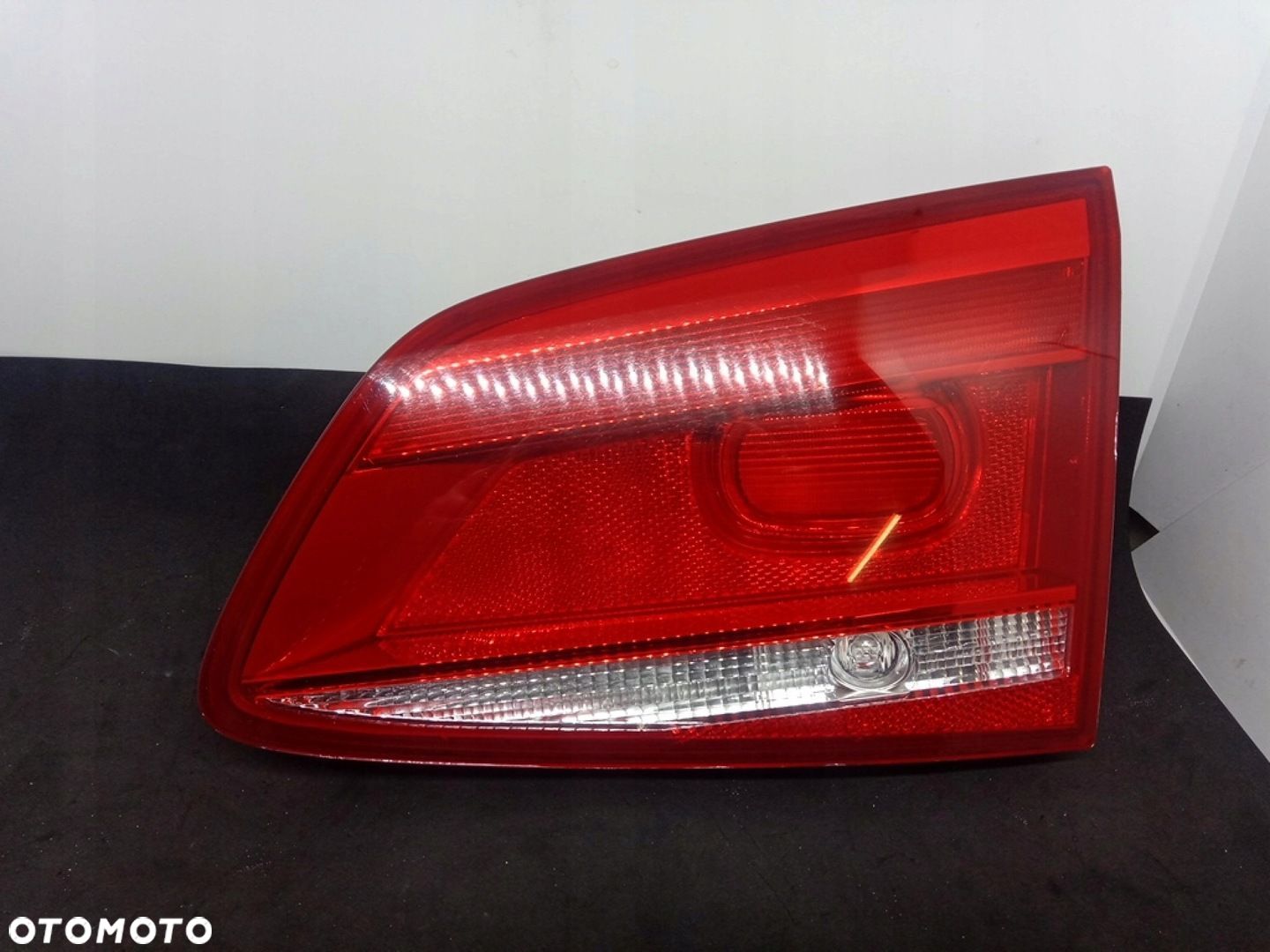 LAMPA KLAPY PRAWY TYŁ PASSAT B7 KOMBI 3AF945094J - 1