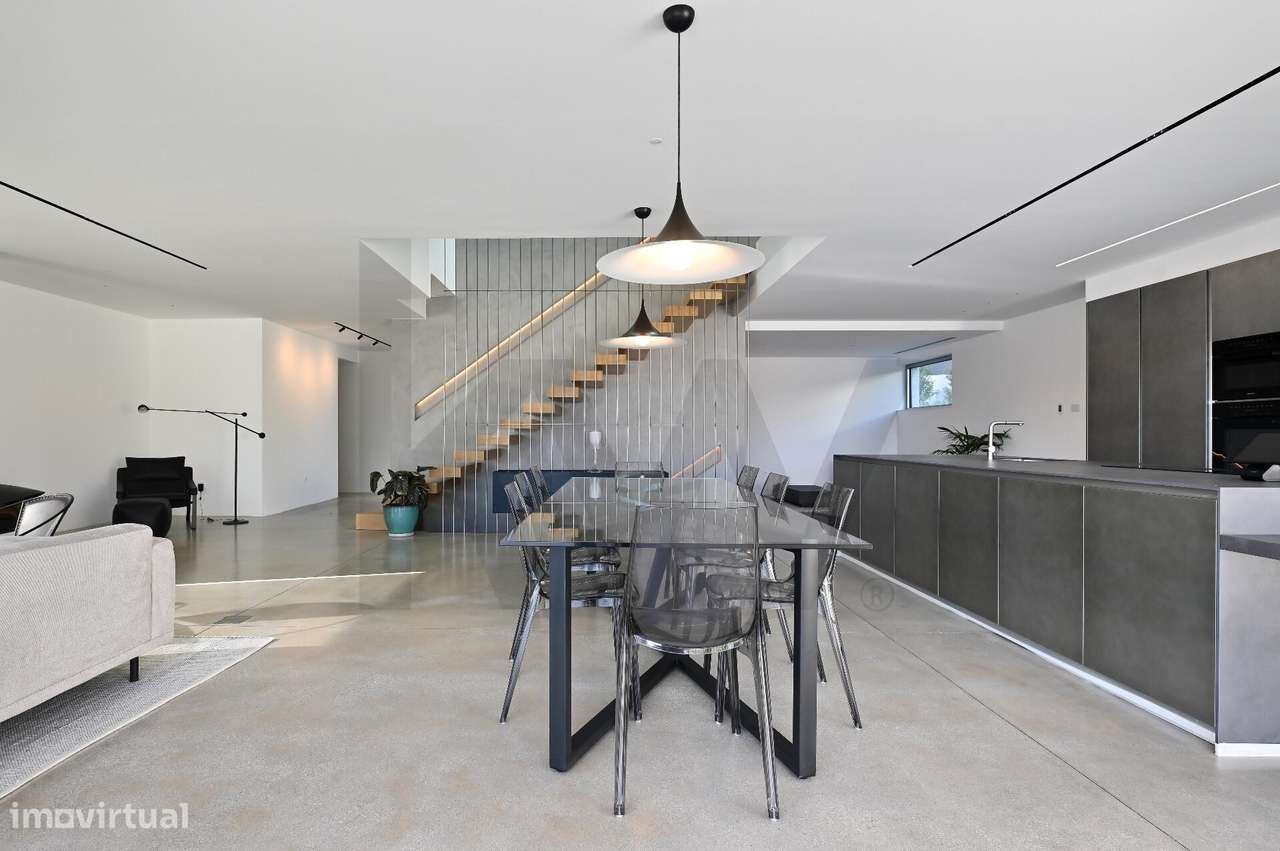 Moradia T5 em estilo indústrial na Aldeia do Juso - Grande imagem: 5/30