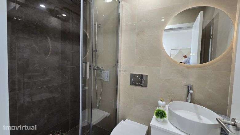 &#127991;&#65039;Apartamento T3 Remodelado em Benfica – Moderno e Cent-16